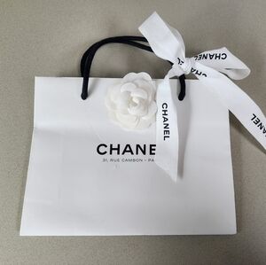 Chanel White Shopping Bag with Camelia & Ribbon from Paris